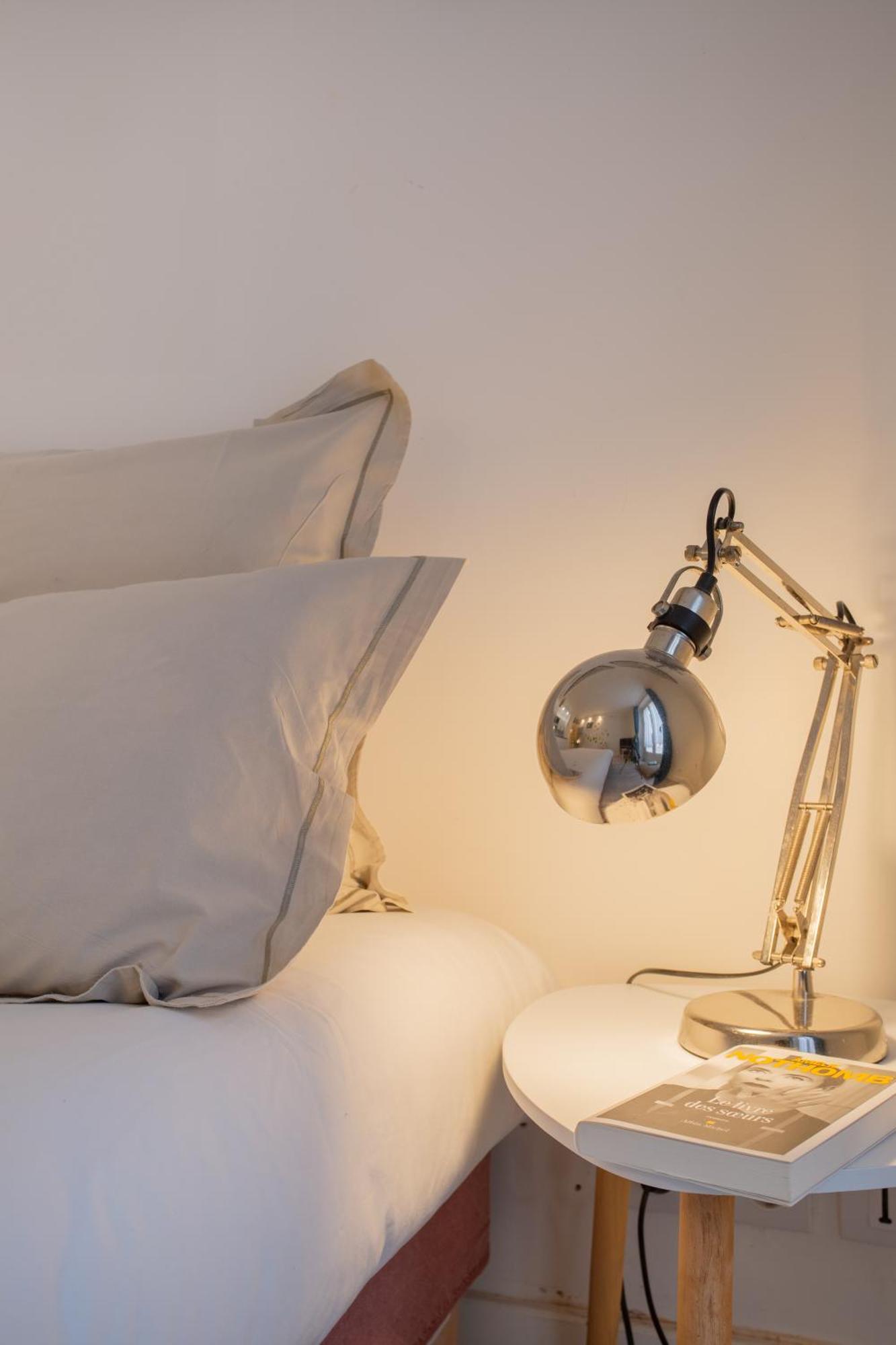 Charming Parisian Apartment With Views Appartement Parijs