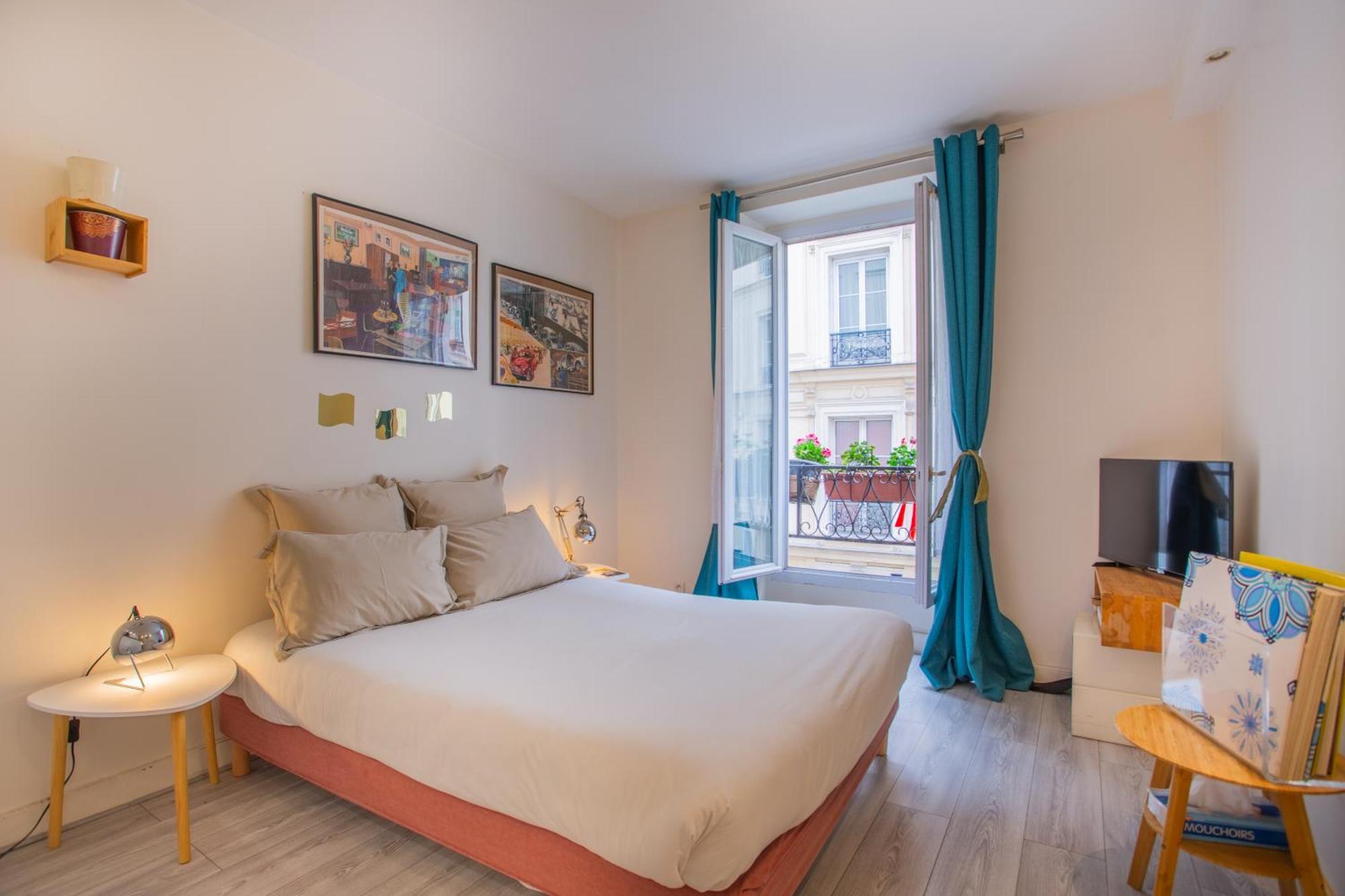 Charming Parisian Apartment With Views * Parijs